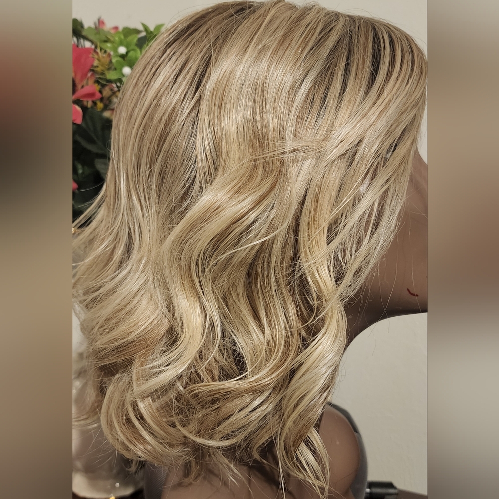 Raquel Welch Ombre Blonde Wavy Lace Wig - Picture 2 of 5